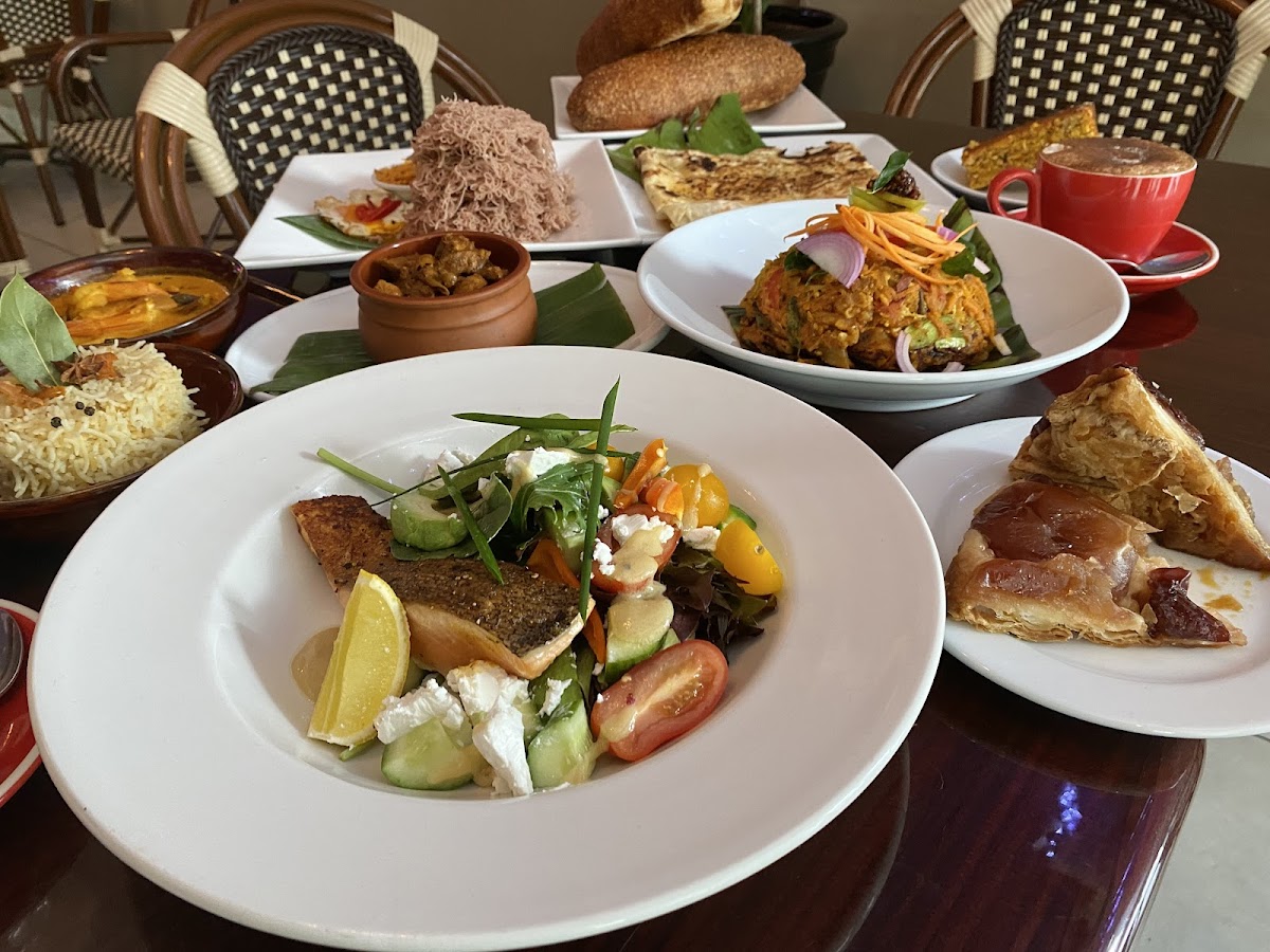 Manu's Cafe And Restaurant-3