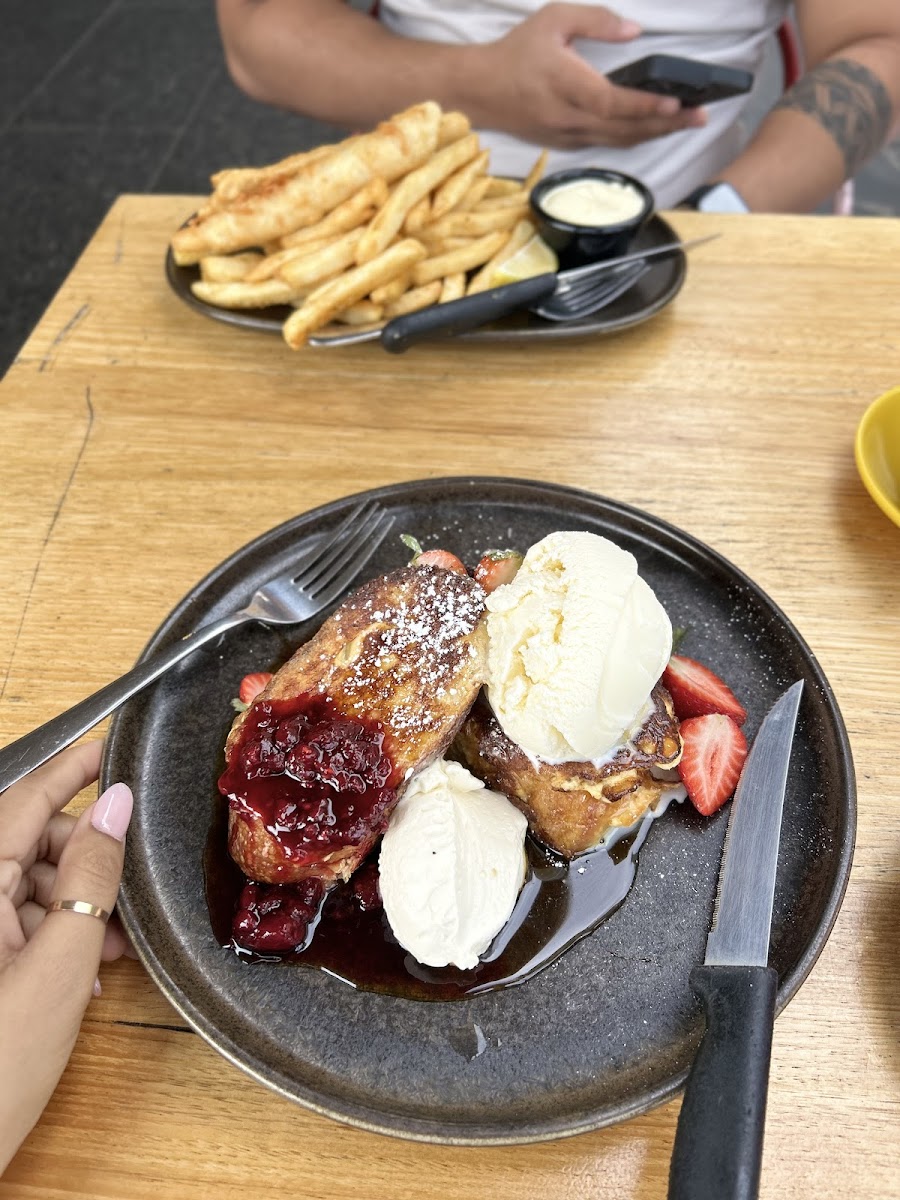 Manu's Cafe And Restaurant-6