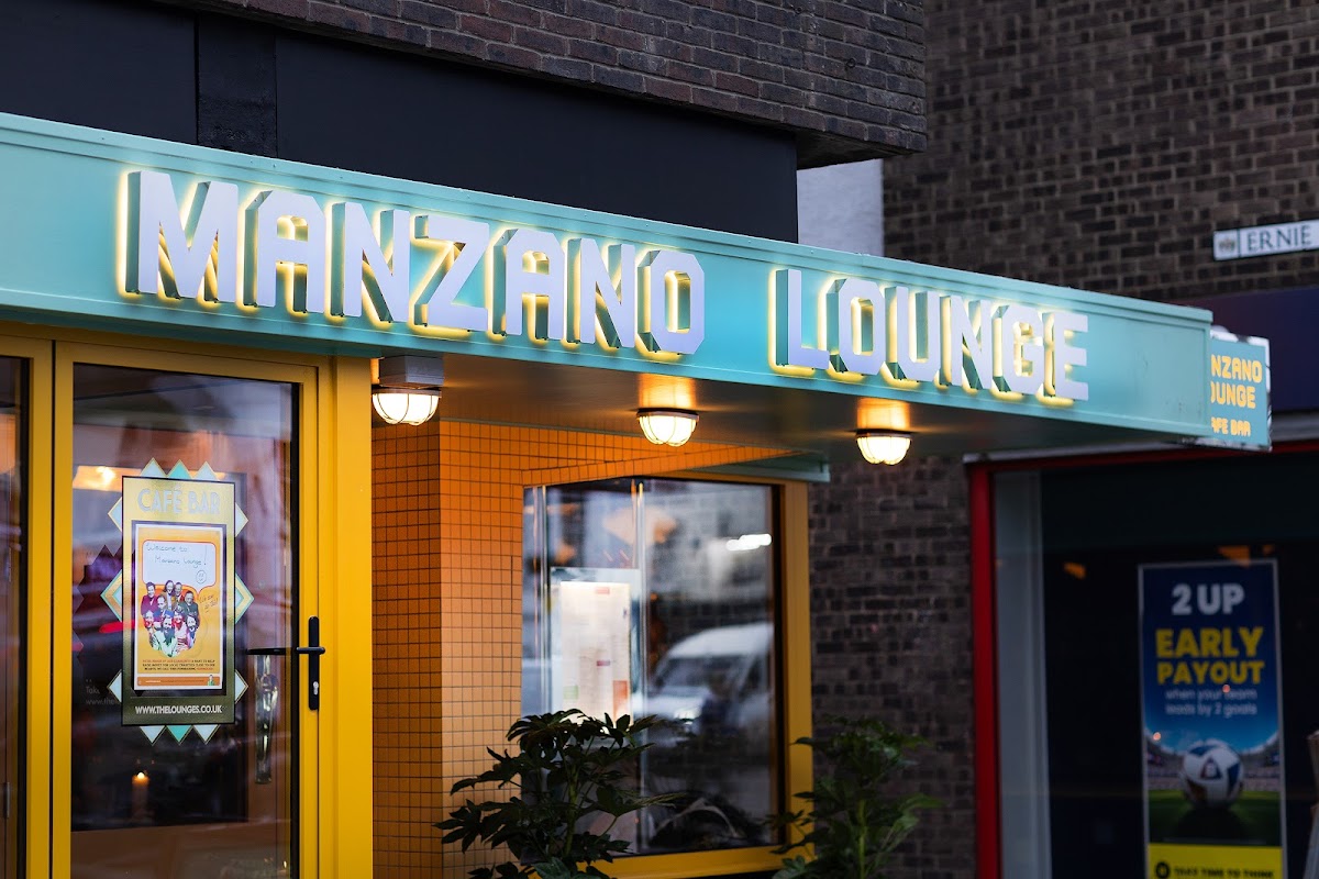 Manzano Lounge