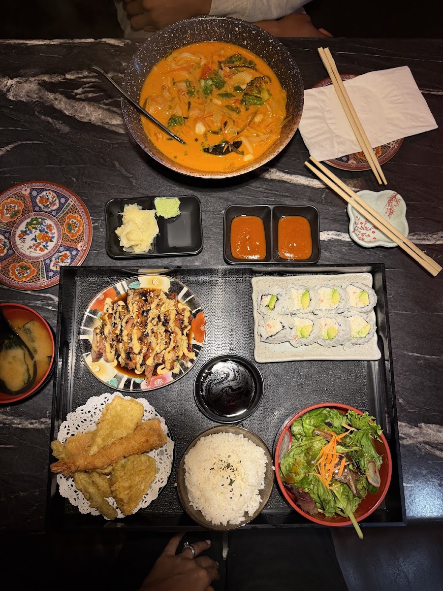 Maru Sushi And Ramen-4