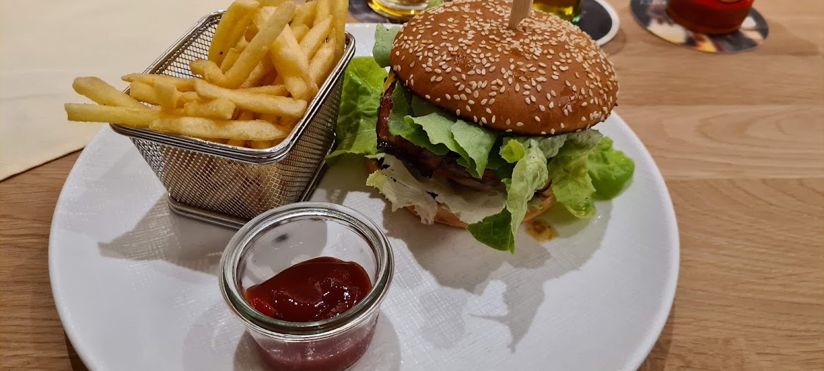 Max Pub Restaurant-9