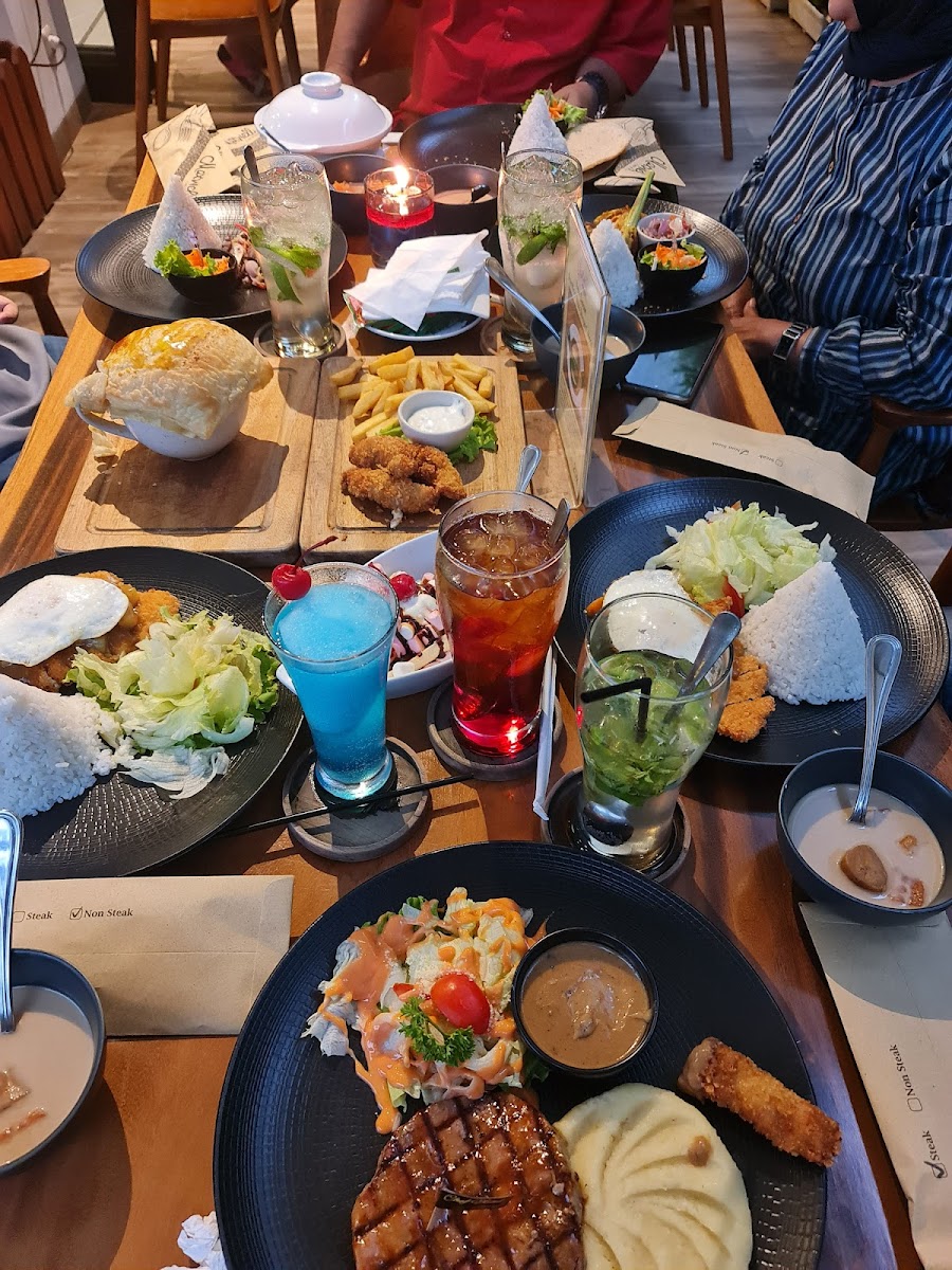 Maxwell Cafe & Resto Tasikmalaya-5