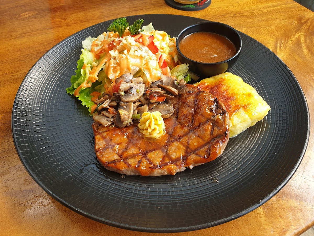 Maxwell Cafe & Resto Tasikmalaya-8
