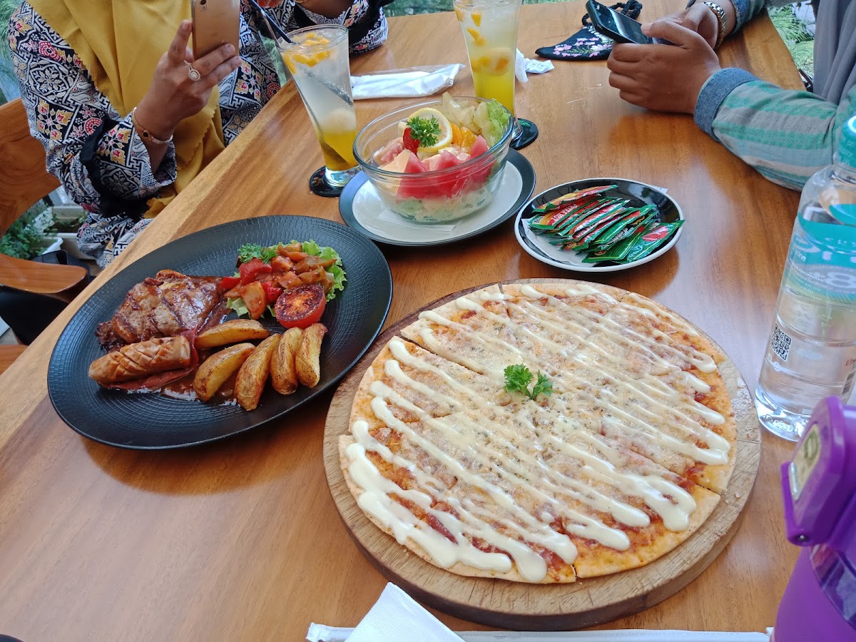 Maxwell Cafe & Resto Tasikmalaya-9