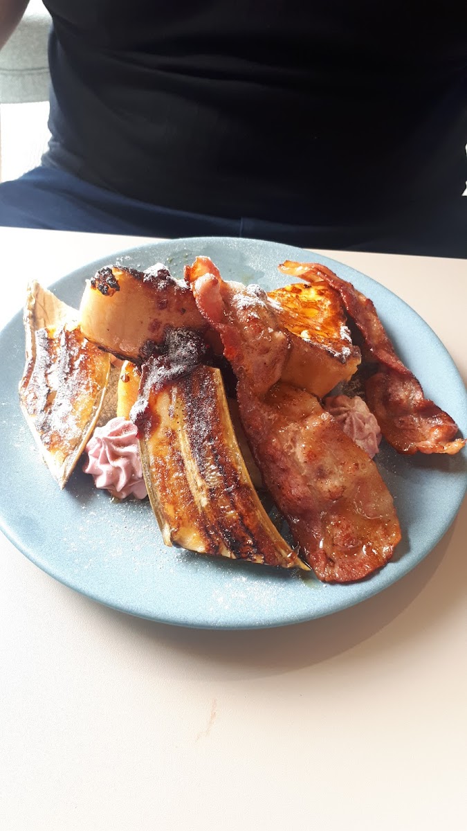 Maxx & Daisy's Eatery-6