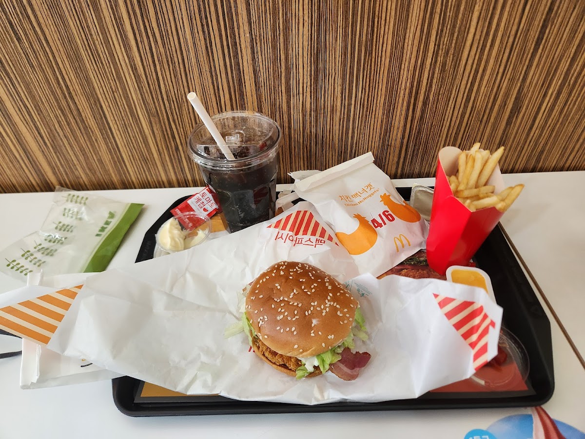 Mcdonald's Dongseong-Ro 2Nd Branch-7