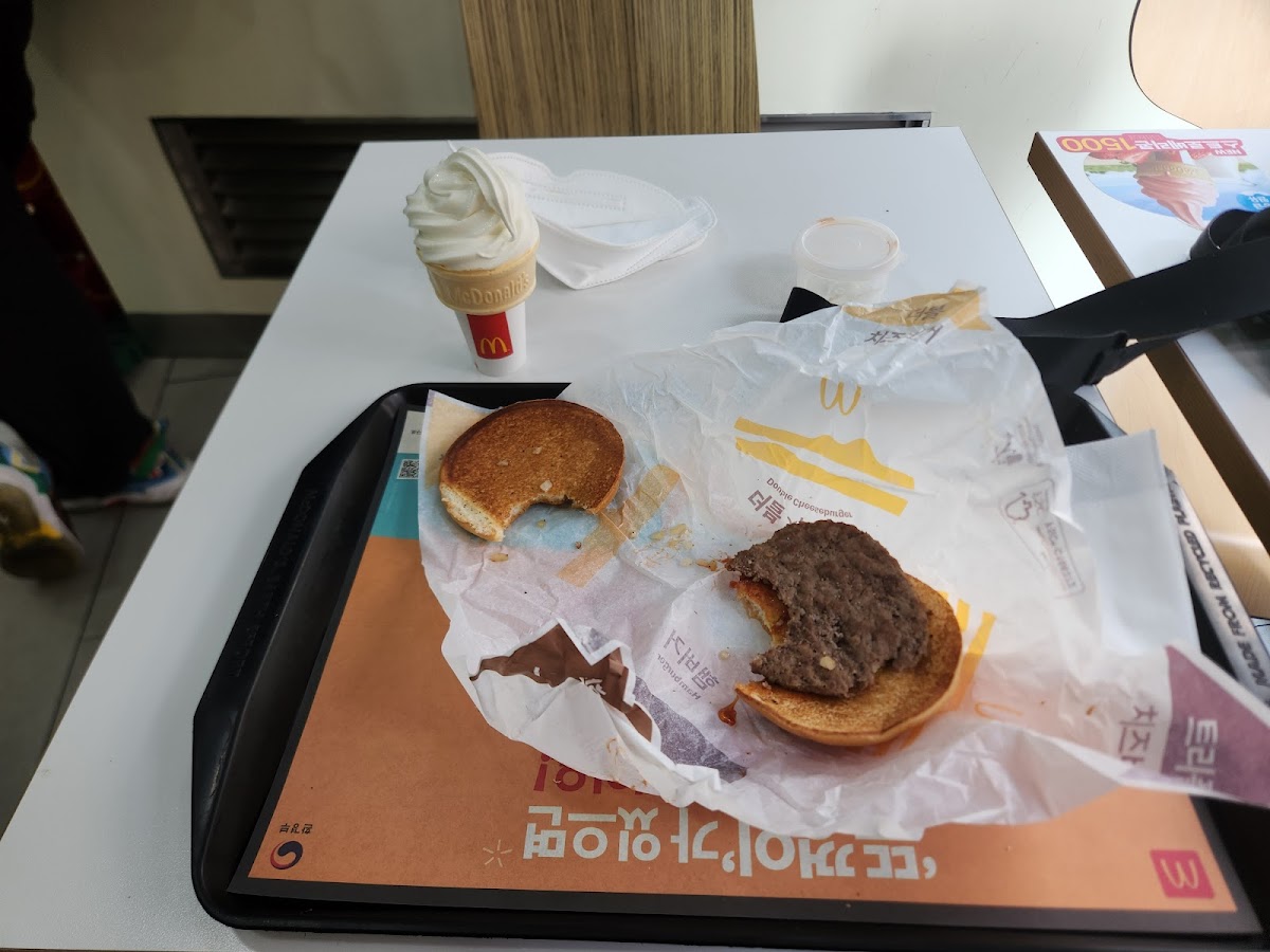 Mcdonald's Dongseong-Ro 2Nd Branch-9
