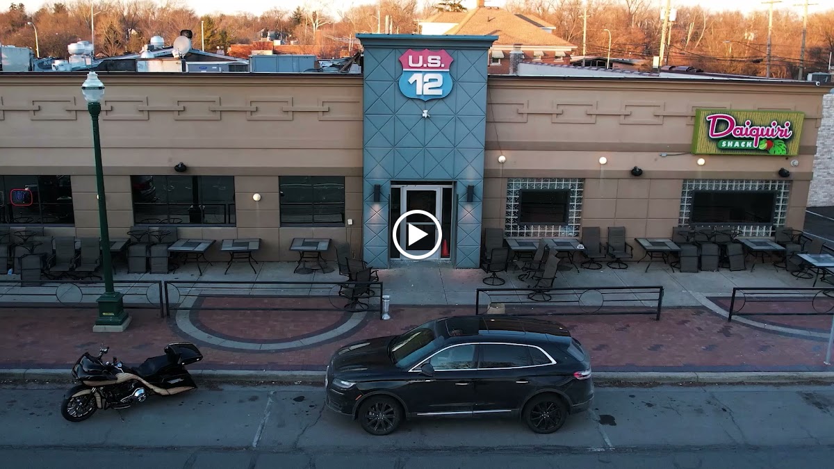 Mike And Monas Bistro - Us12
