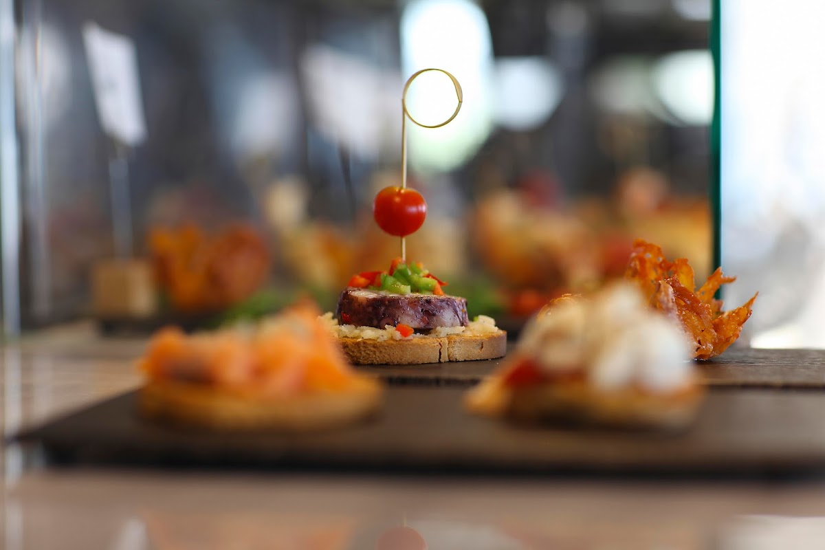 Mikel & Pintxo-3
