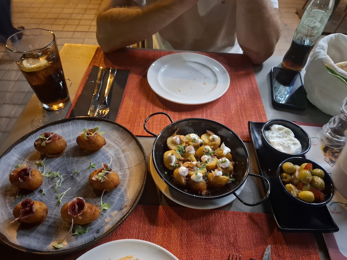 Mikel & Pintxo-6