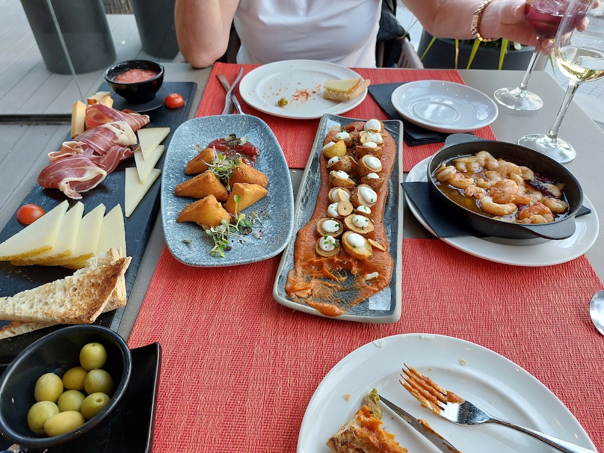 Mikel & Pintxo-9