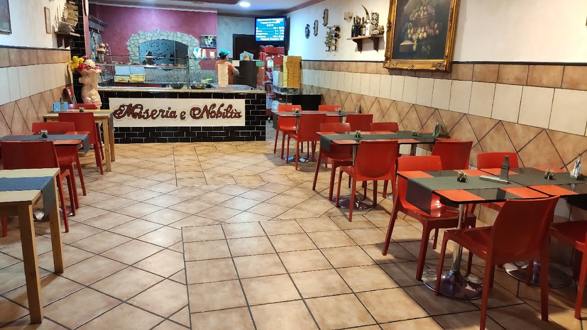Miseria E Nobiltà