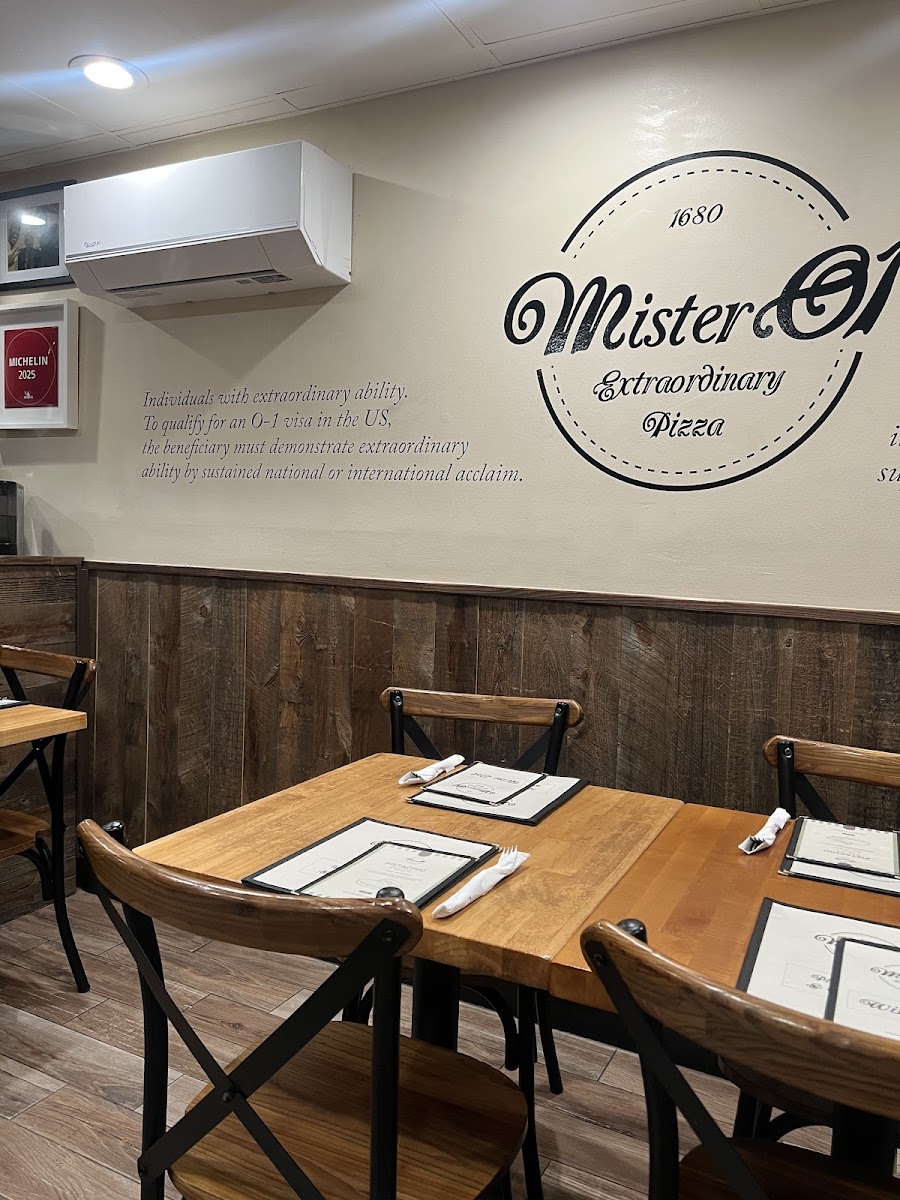 Mister O1 Extraordinary Pizza - South Beach-3