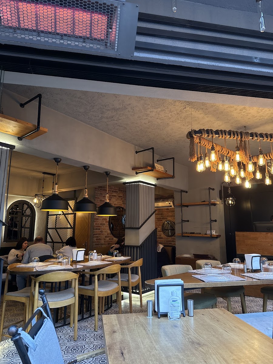 Mivan Restaurant & Cafe-3