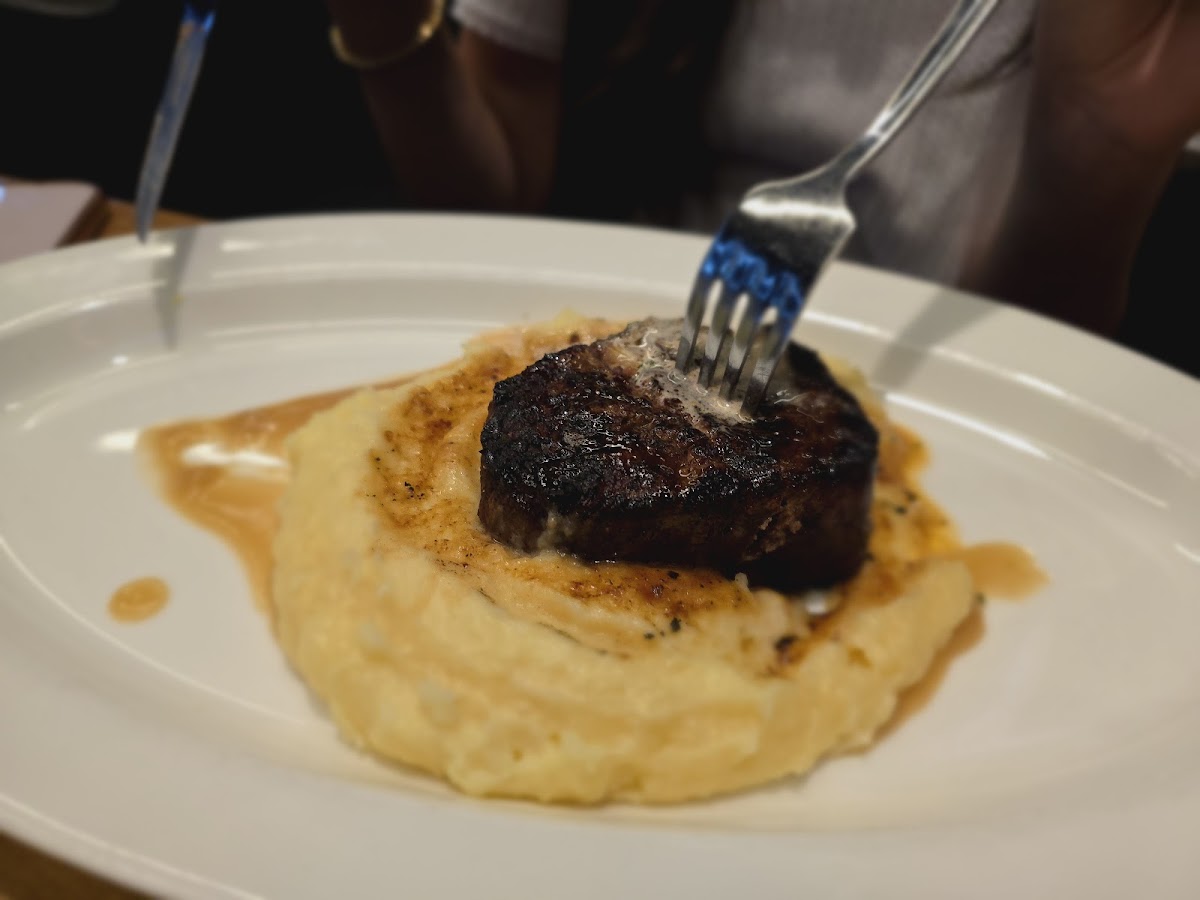 Mj23 Sports Bar & Grill-9