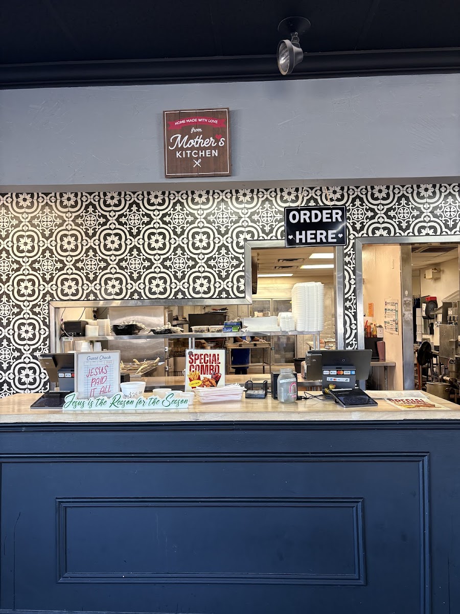 Momma C's Soul Food Kitchen-2