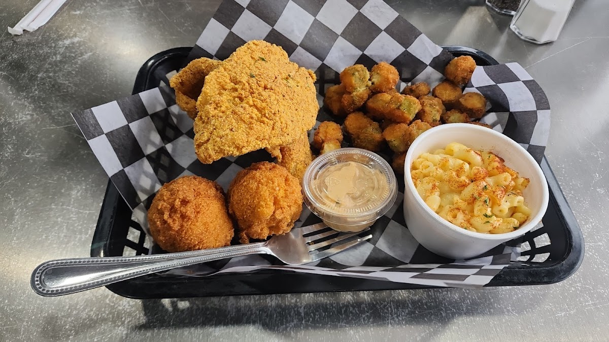 Momma C's Soul Food Kitchen-4