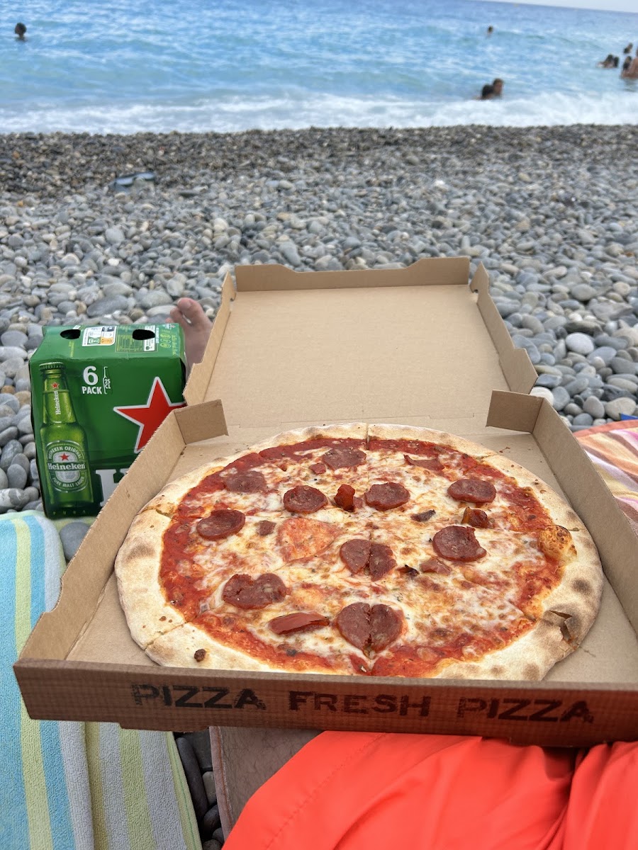 Momo Pizza