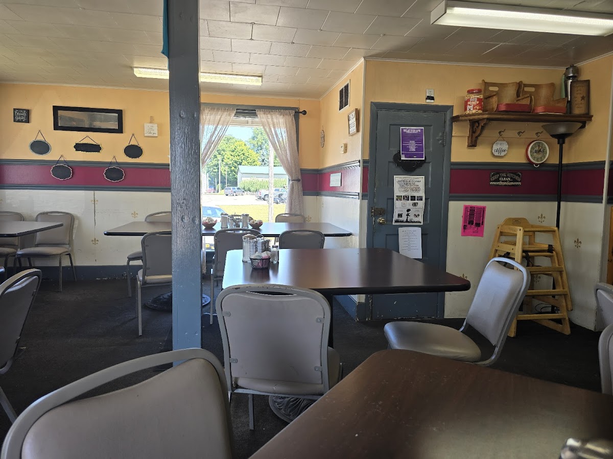 Mom's Home Cafe