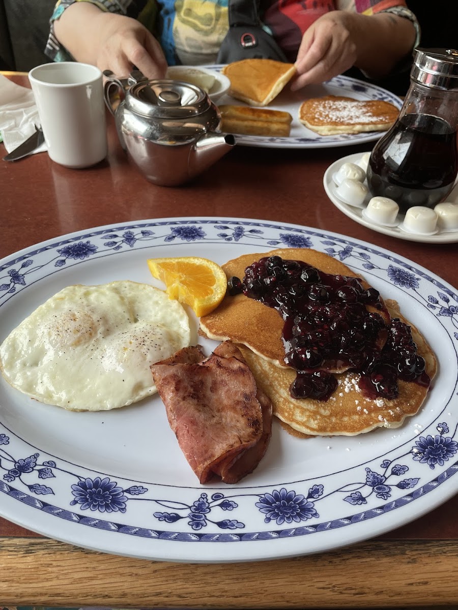 Monica’S Family Restaurant-3