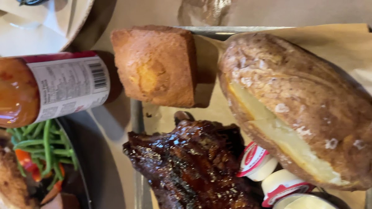 Montana’S Bbq & Bar-2