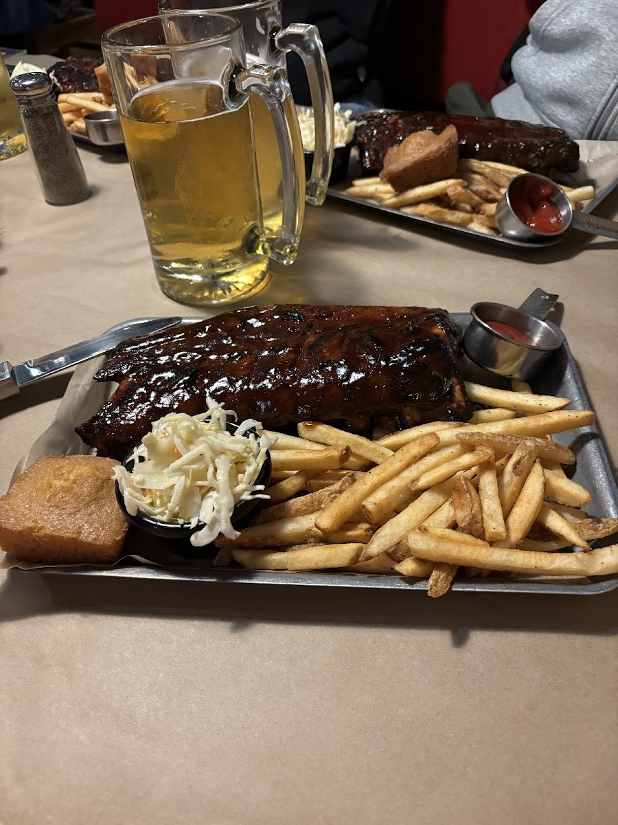 Montana’S Bbq & Bar-5