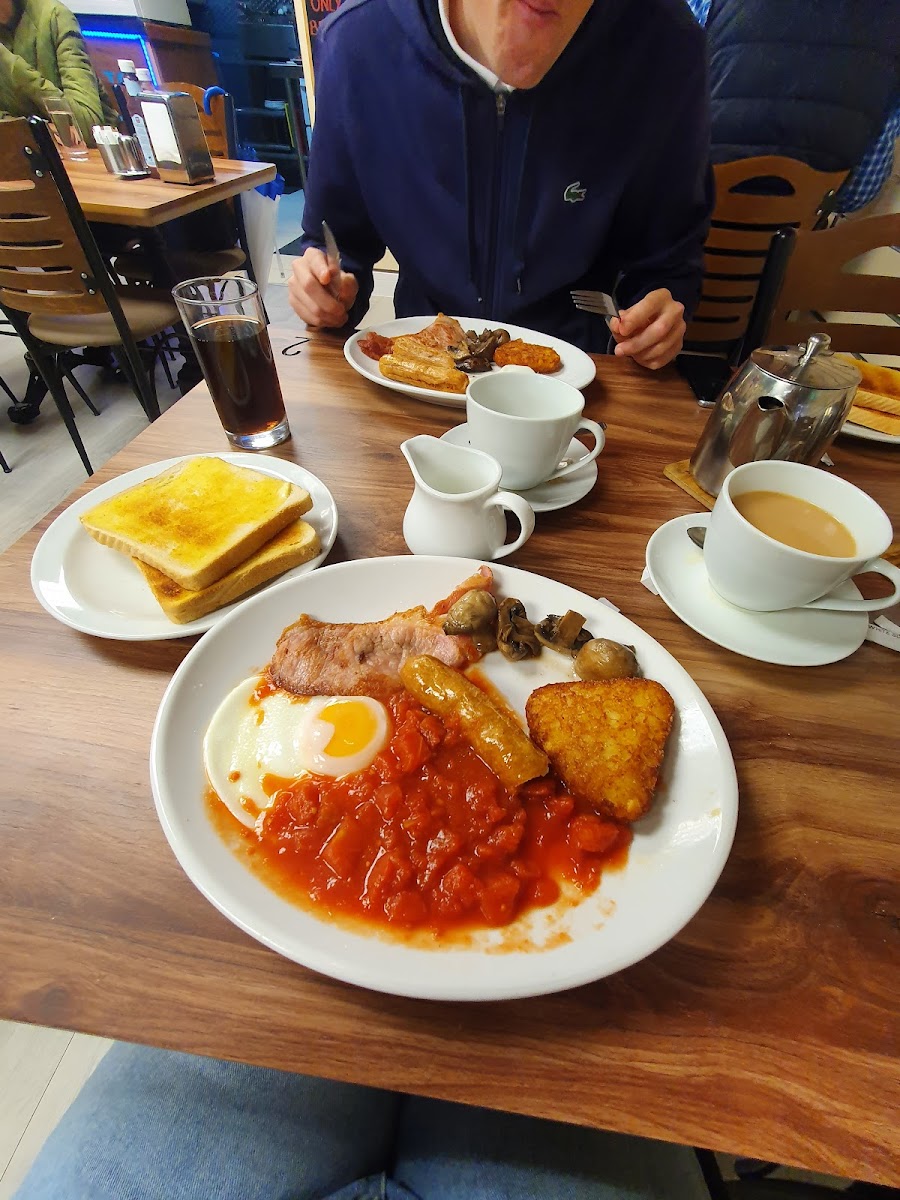Montys Cafe-8