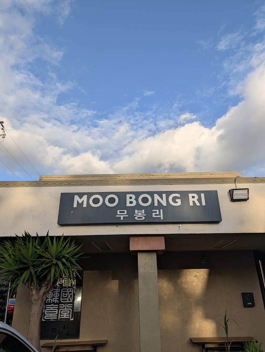 Moo Bong Ri
