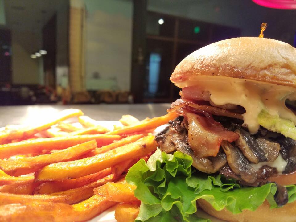 Moo Moo's Burger Barn-5
