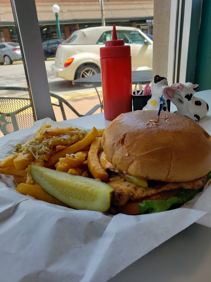 Moo Moo's Burger Barn-8