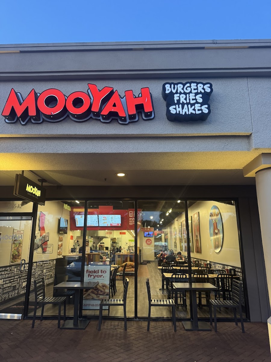 Mooyah Burgers, Fries & Shakes