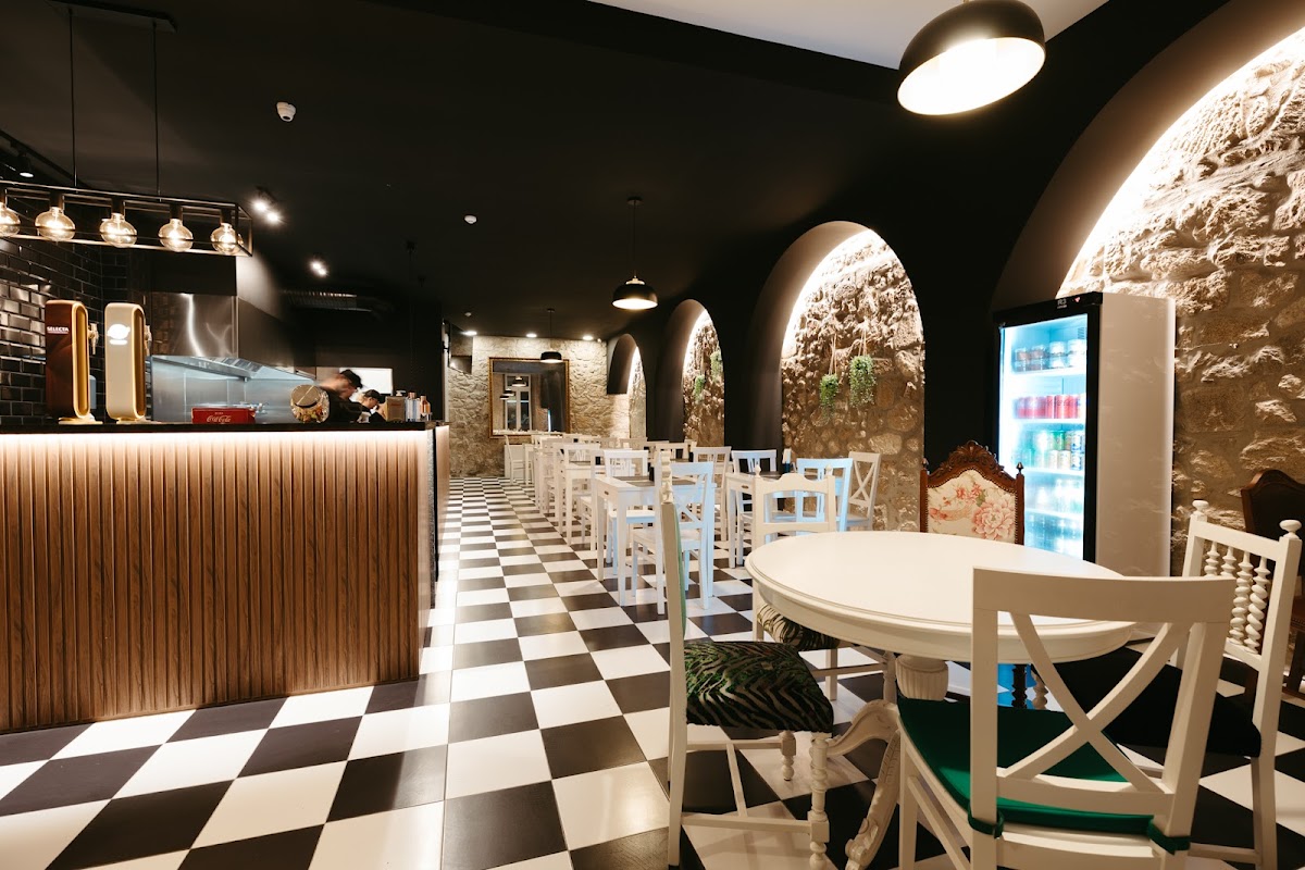 Mora Burger