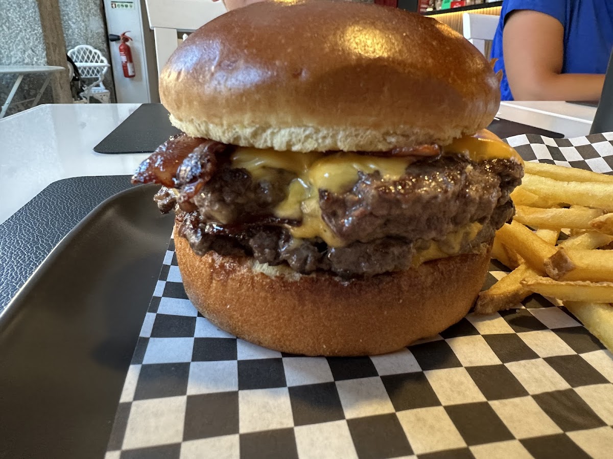 Mora Burger-3