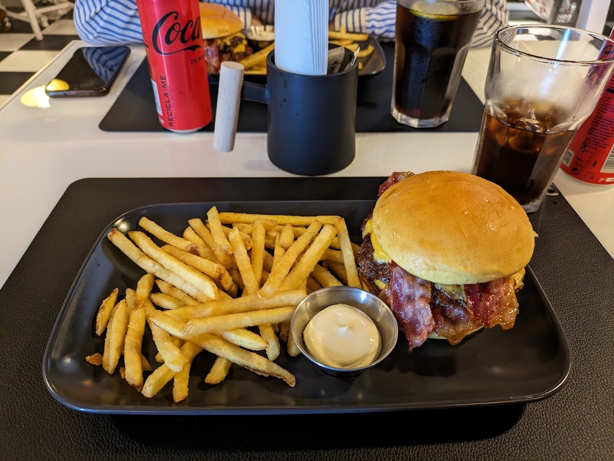Mora Burger-8