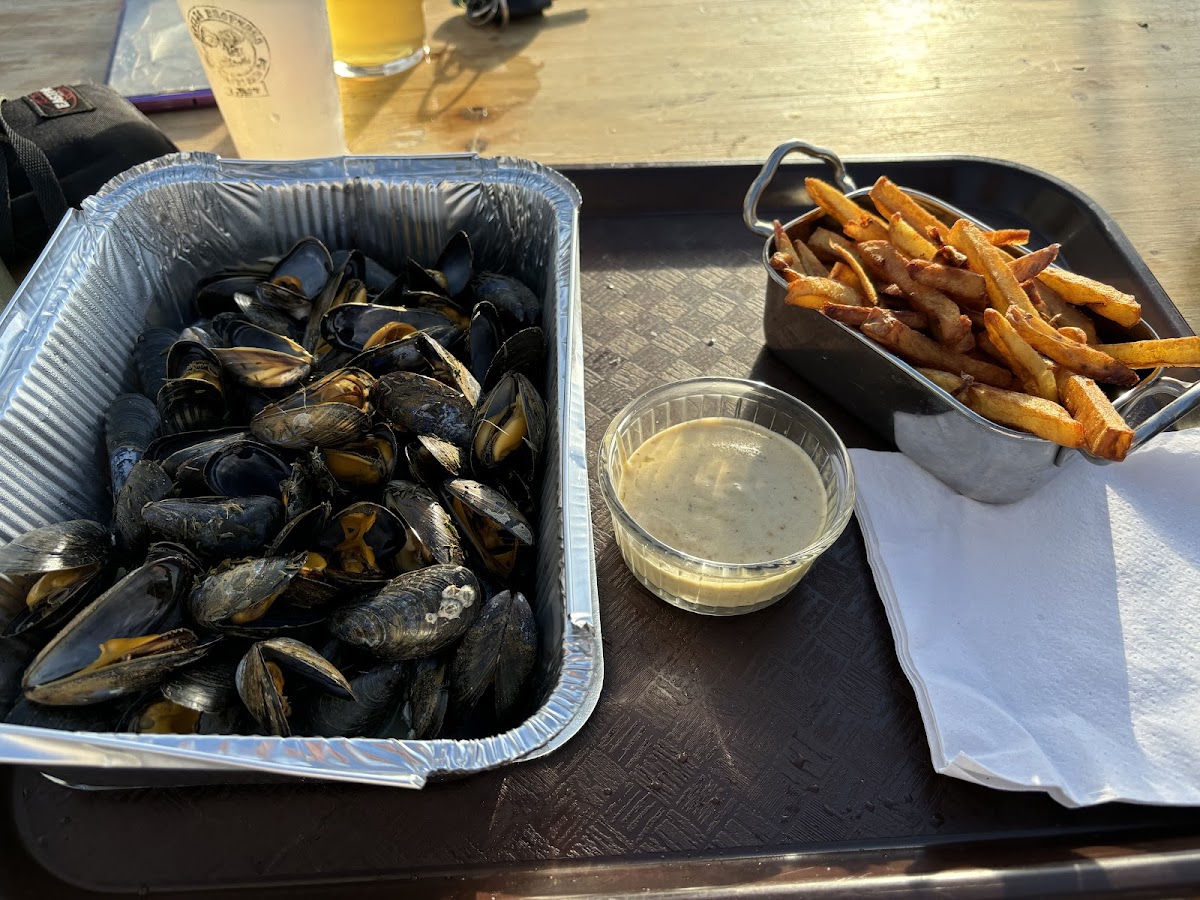 Moule Brothers-4