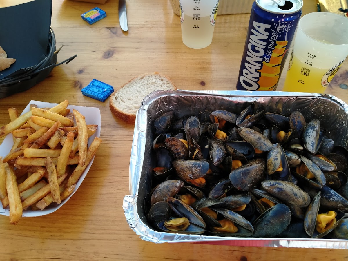 Moule Brothers-5
