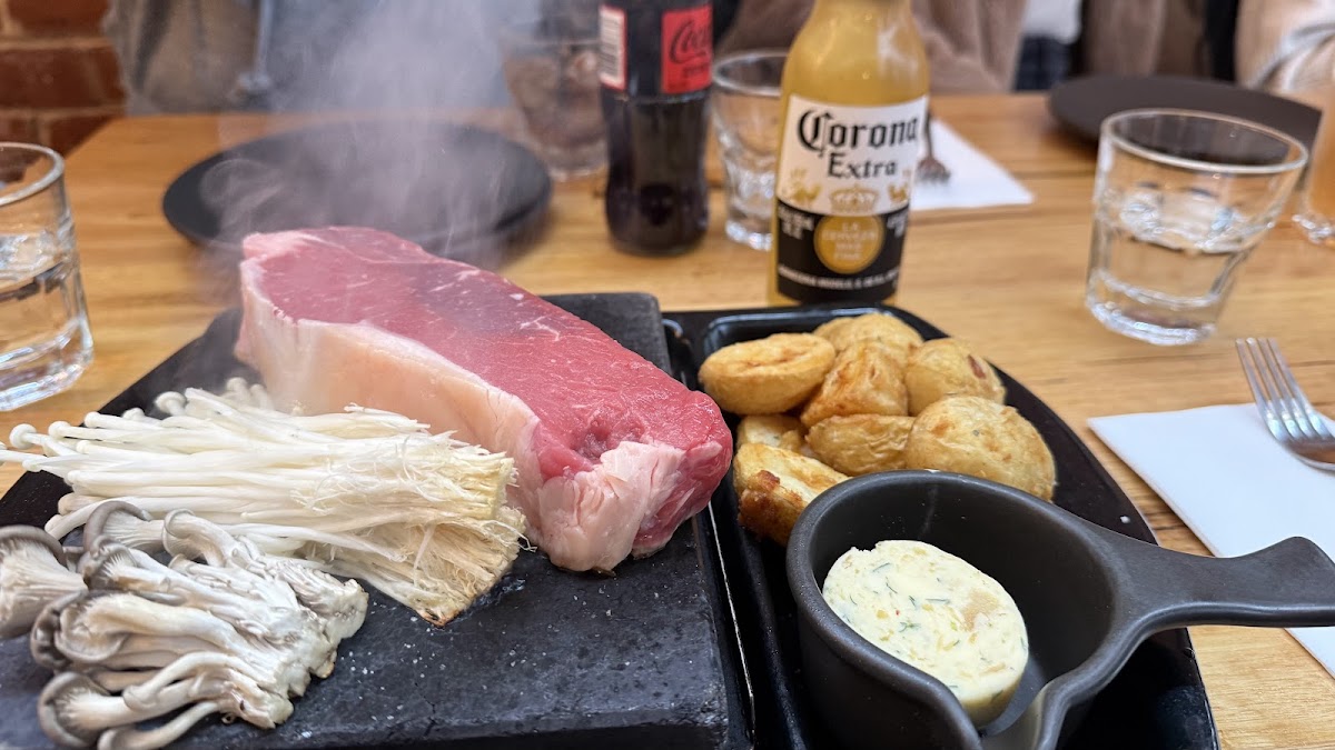 Mr Brooks Stonegrill & Bar-4