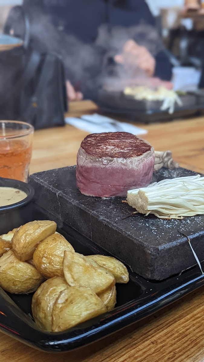 Mr Brooks Stonegrill & Bar-5