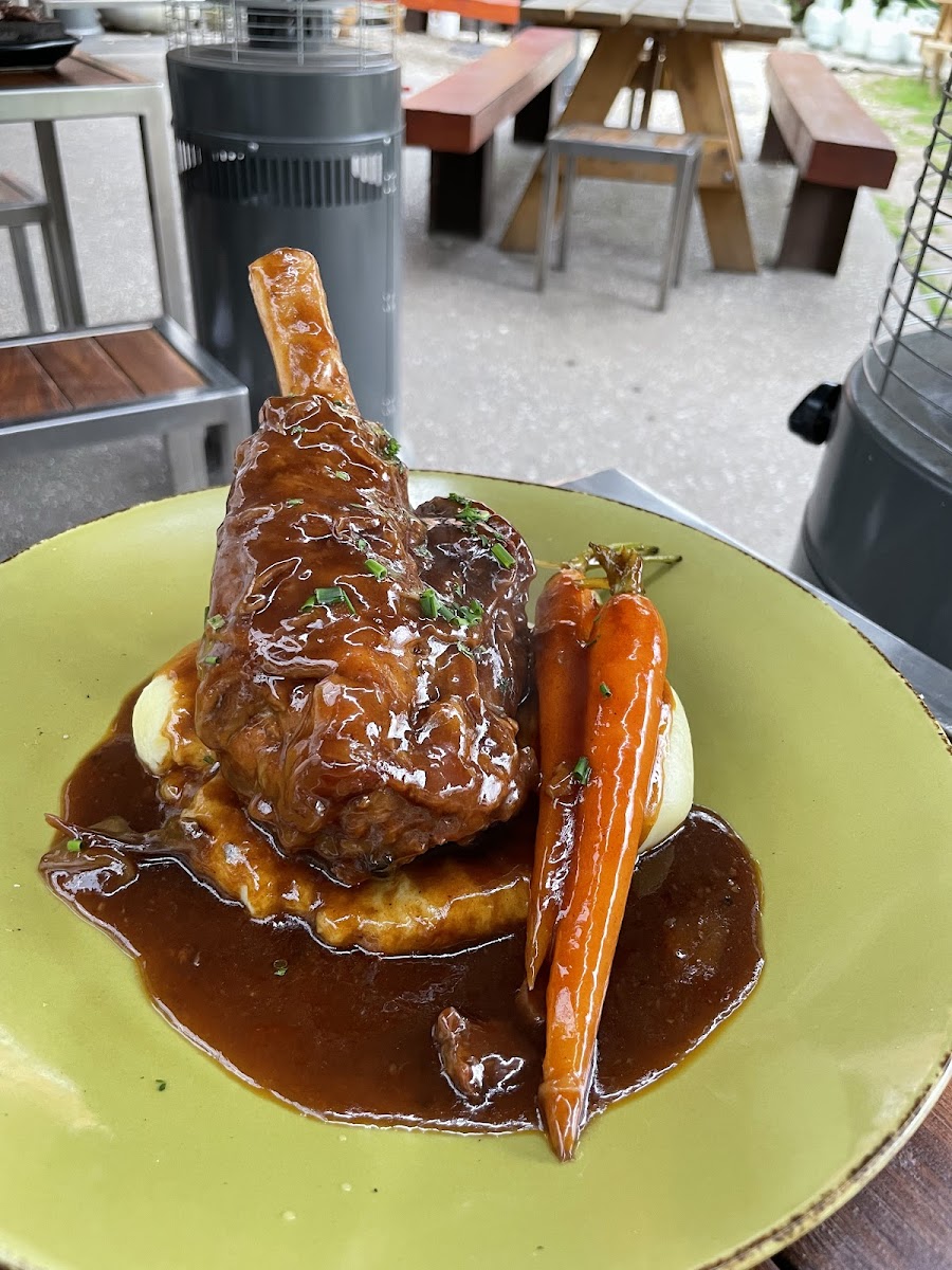 Mr Brooks Stonegrill & Bar-7
