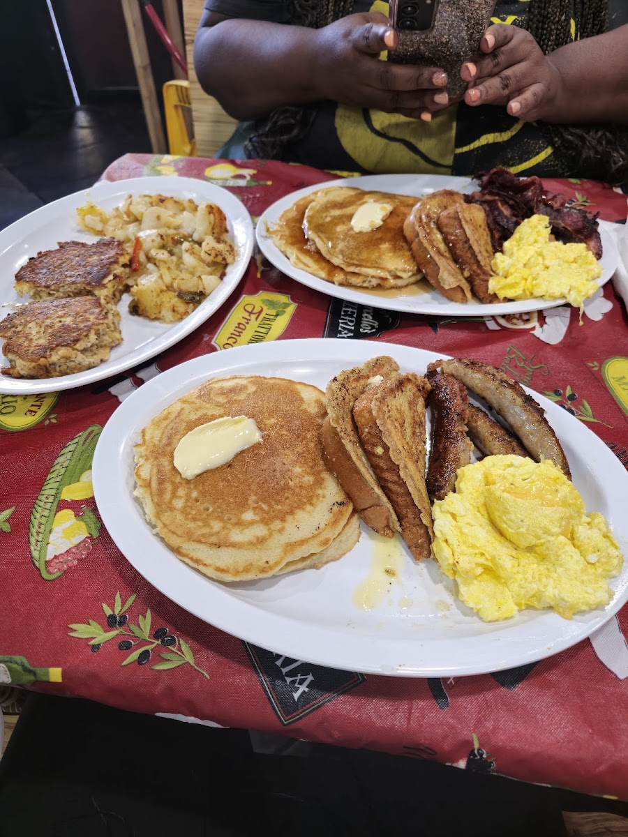 Mr. Burgandy's Breakfast Luncheonette-4