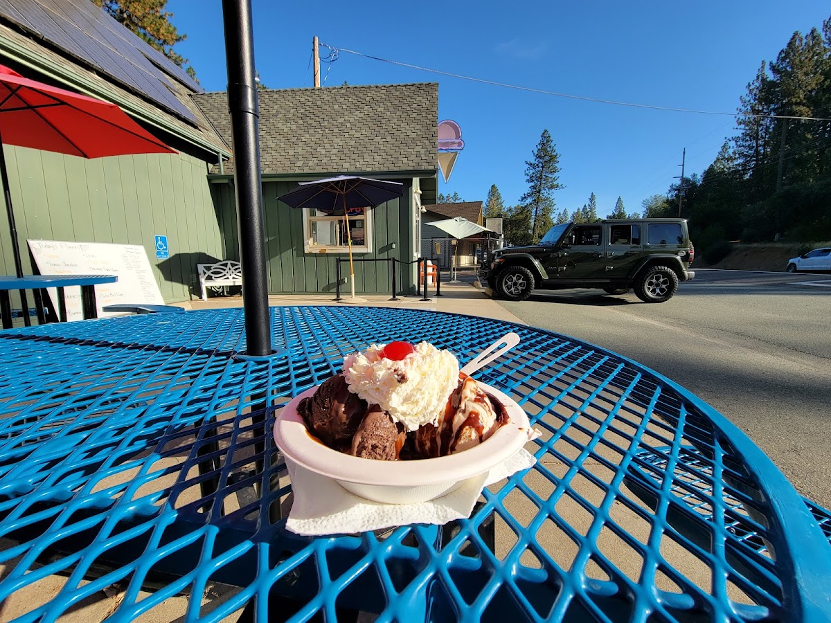 Munnerlyn's Ice Creamery-10