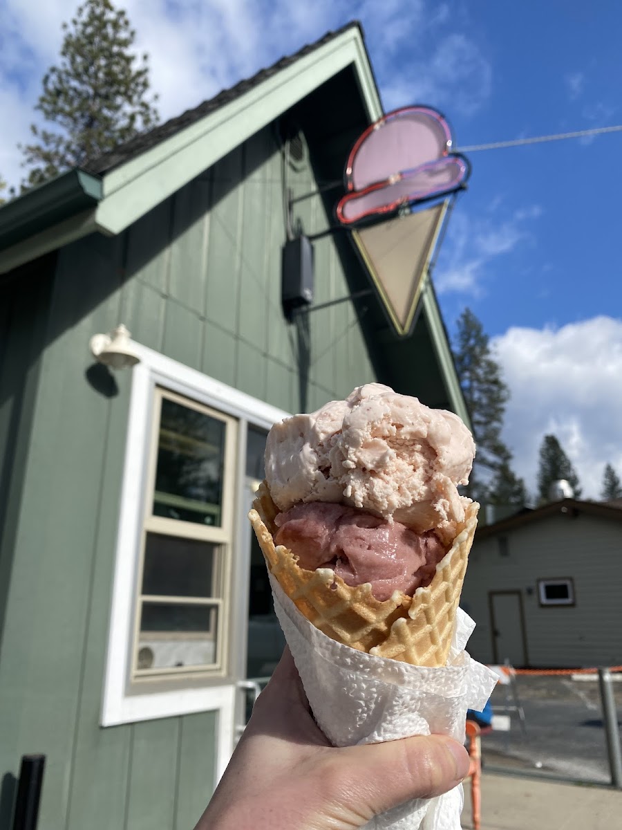 Munnerlyn's Ice Creamery-2