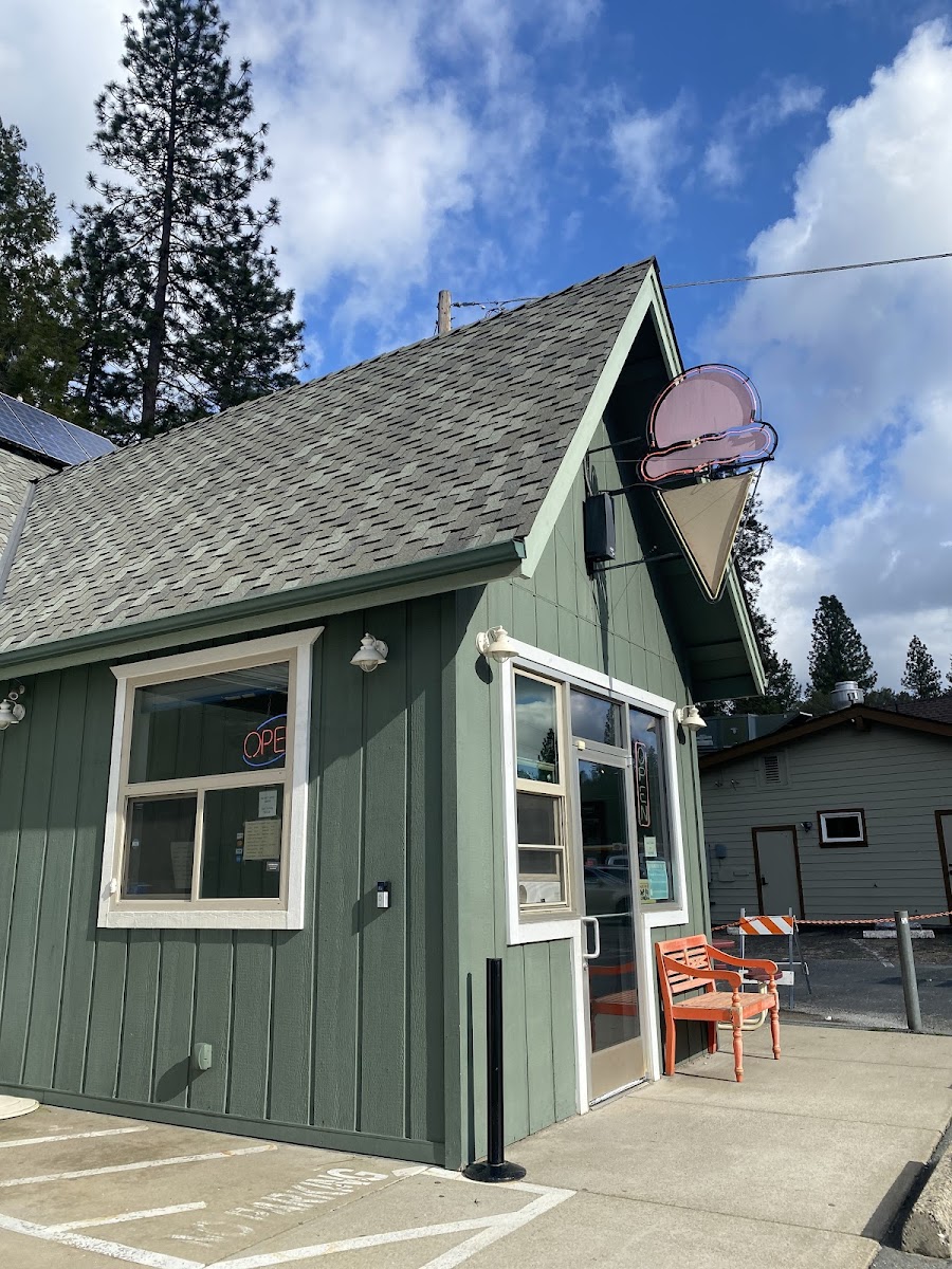 Munnerlyn's Ice Creamery-3