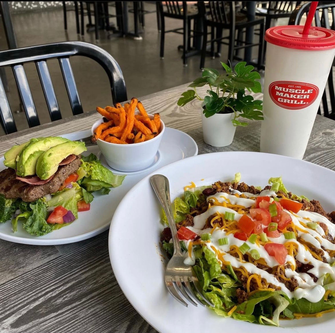Muscle Maker Grill-4