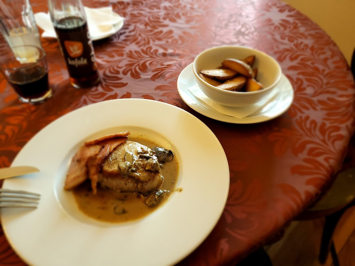 Múzická Kavárna A Restaurace La Boema Radnice-10
