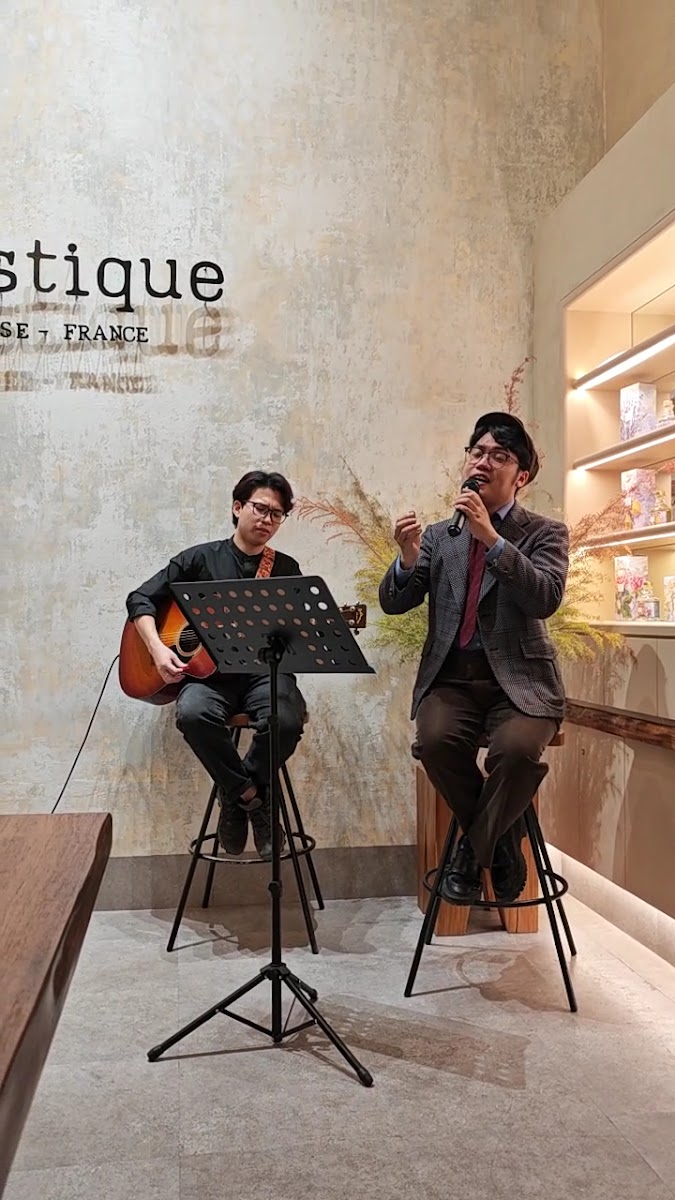 Mystique Parfum & Café-2