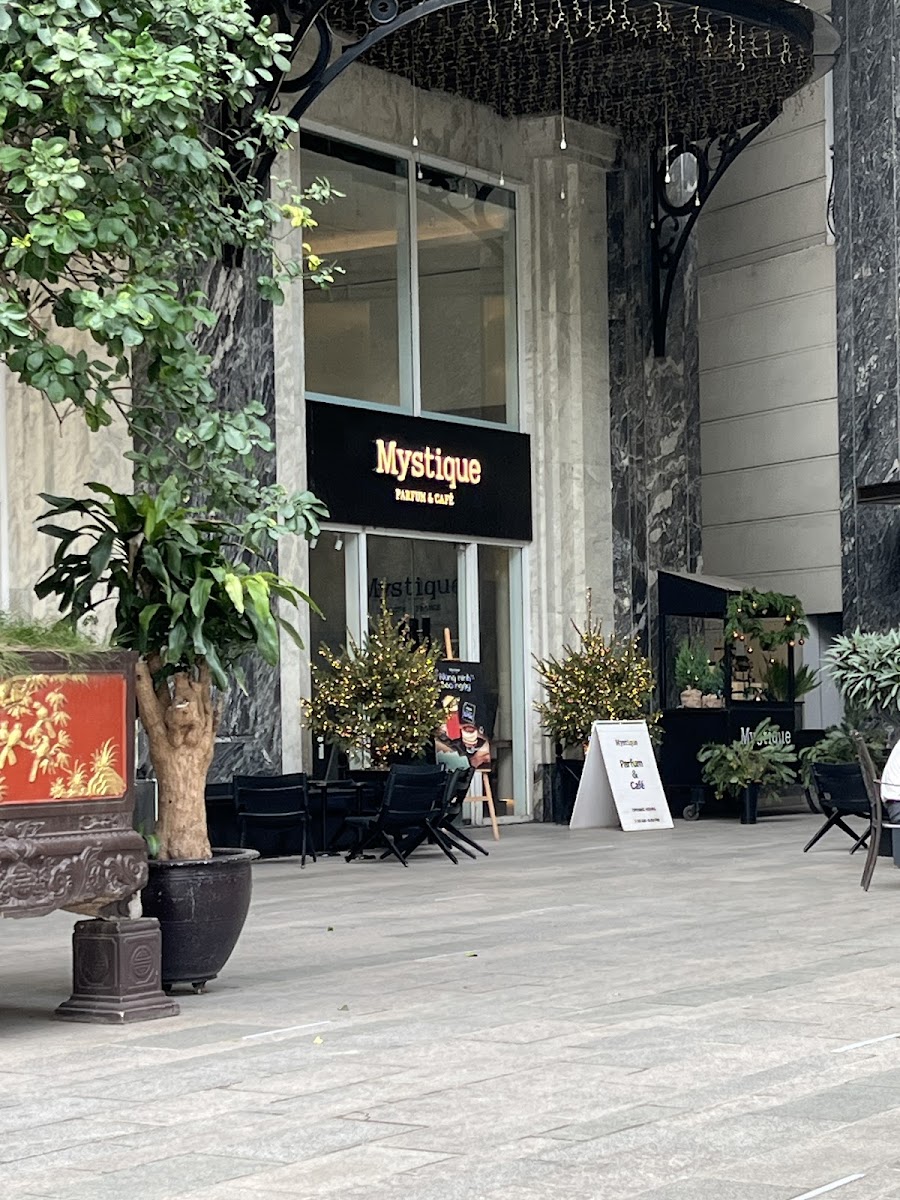 Mystique Parfum & Café-3