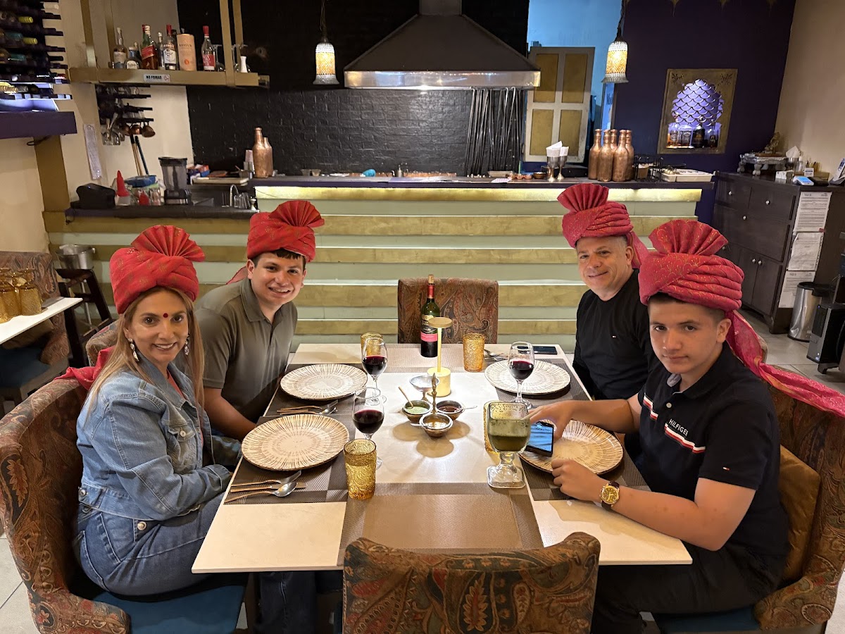 Naans & Curries, Momentum Pinares-3