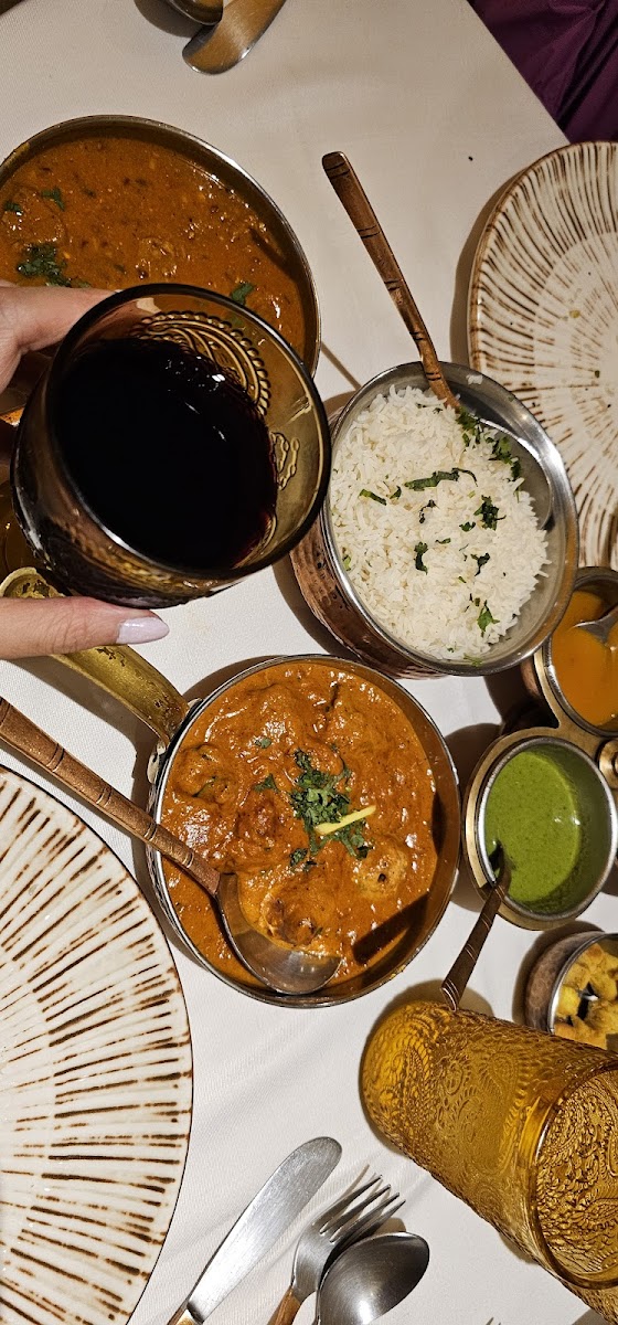 Naans & Curries, Momentum Pinares-5