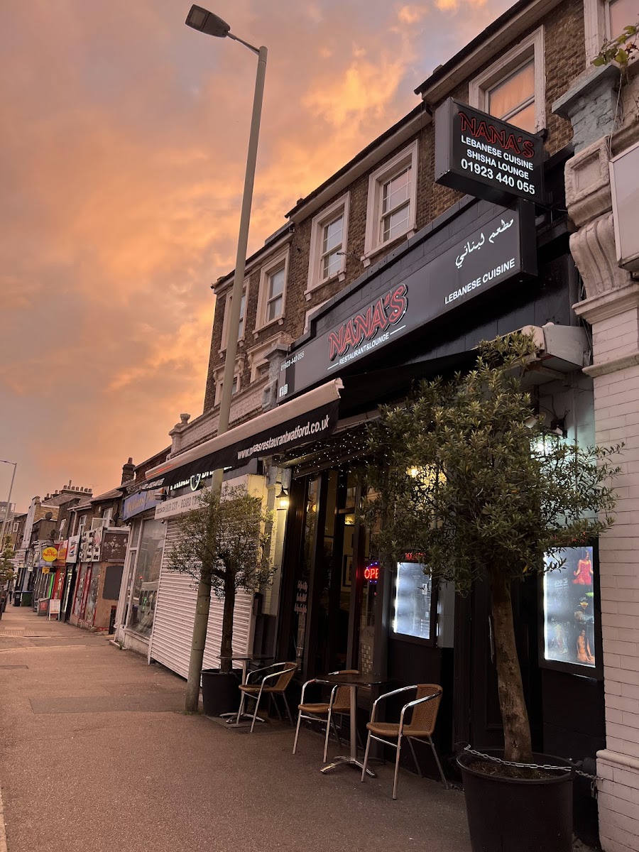 Nana's Restaurant & Lounge